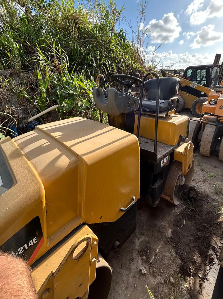 Caterpillar CB-214E - Roller: picture 4 Caterpillar CB-214E - Roller: picture 4