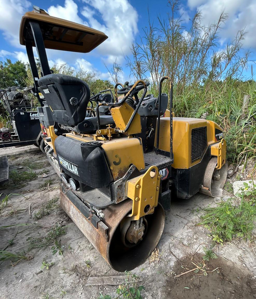 Caterpillar CB-214E - Roller: picture 3 Caterpillar CB-214E - Roller: picture 3