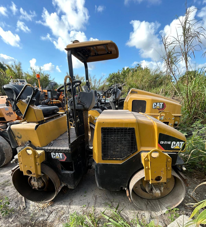 Caterpillar CB-214E - Roller: picture 2 Caterpillar CB-214E - Roller: picture 2