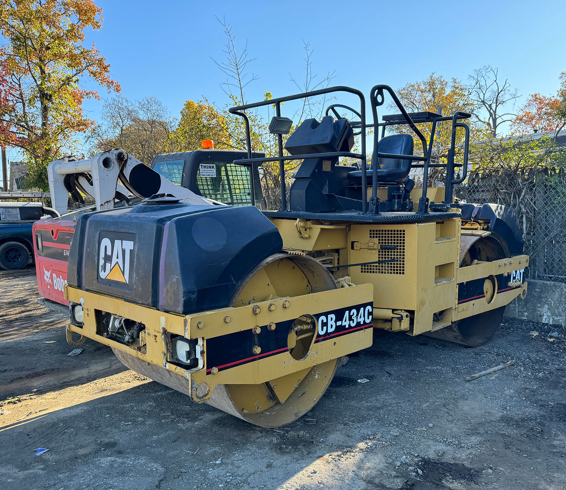 Caterpillar CB-434C - Road roller: picture 2 Caterpillar CB-434C - Road roller: picture 2
