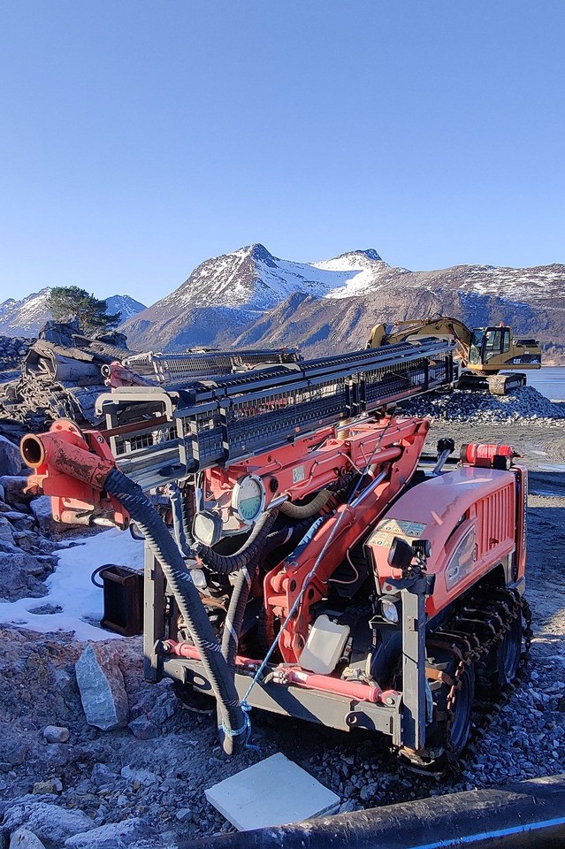 Sandvik Commando DC130Ri - Drilling rig: picture 1 Sandvik Commando DC130Ri - Drilling rig: picture 1