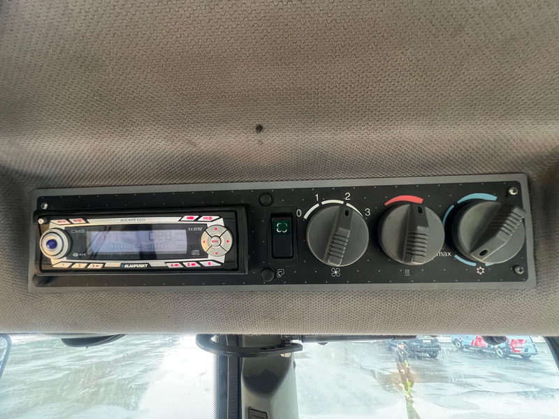 Farm tractor Valtra M150-4: picture 15