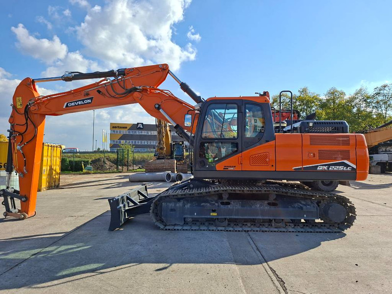 Develon DX225LC-7 - Crawler excavator: picture 1 Develon DX225LC-7 - Crawler excavator: picture 1