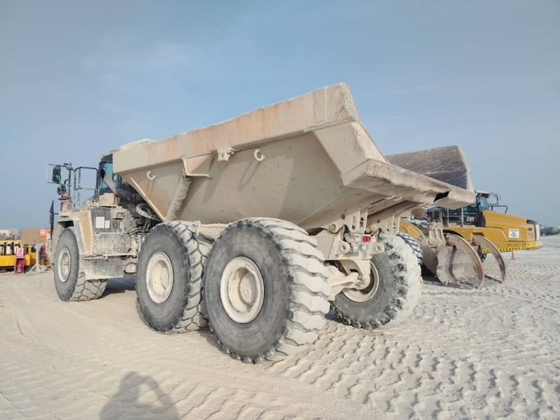 Komatsu HM400-3R (4 pieces available in Abu Dhabi) - Articulated dumper: picture 3 Komatsu HM400-3R (4 pieces available in Abu Dhabi) - Articulated dumper: picture 3