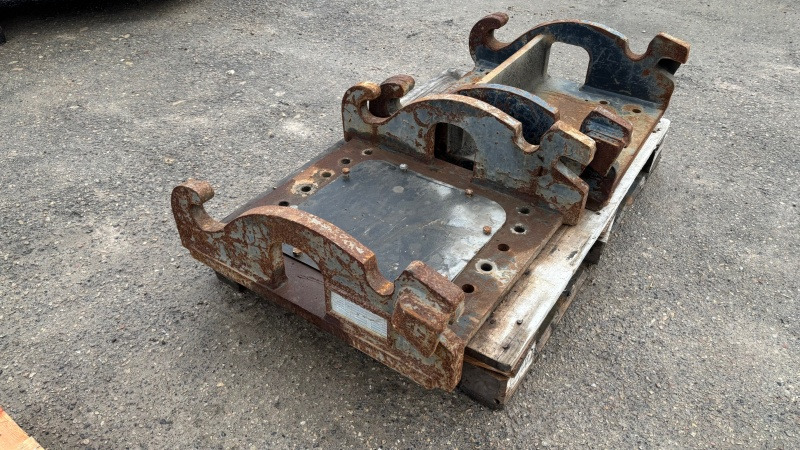 CW40 bracket - Quick coupler for Excavator: picture 1 CW40 bracket - Quick coupler for Excavator: picture 1