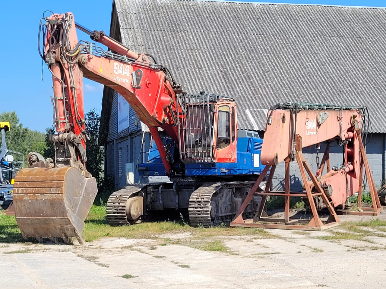 LIEBHERR R944B VH-HD. UHD boom and standart boom included. - Demolition excavator: picture 2 LIEBHERR R944B VH-HD. UHD boom and standart boom included. - Demolition excavator: picture 2