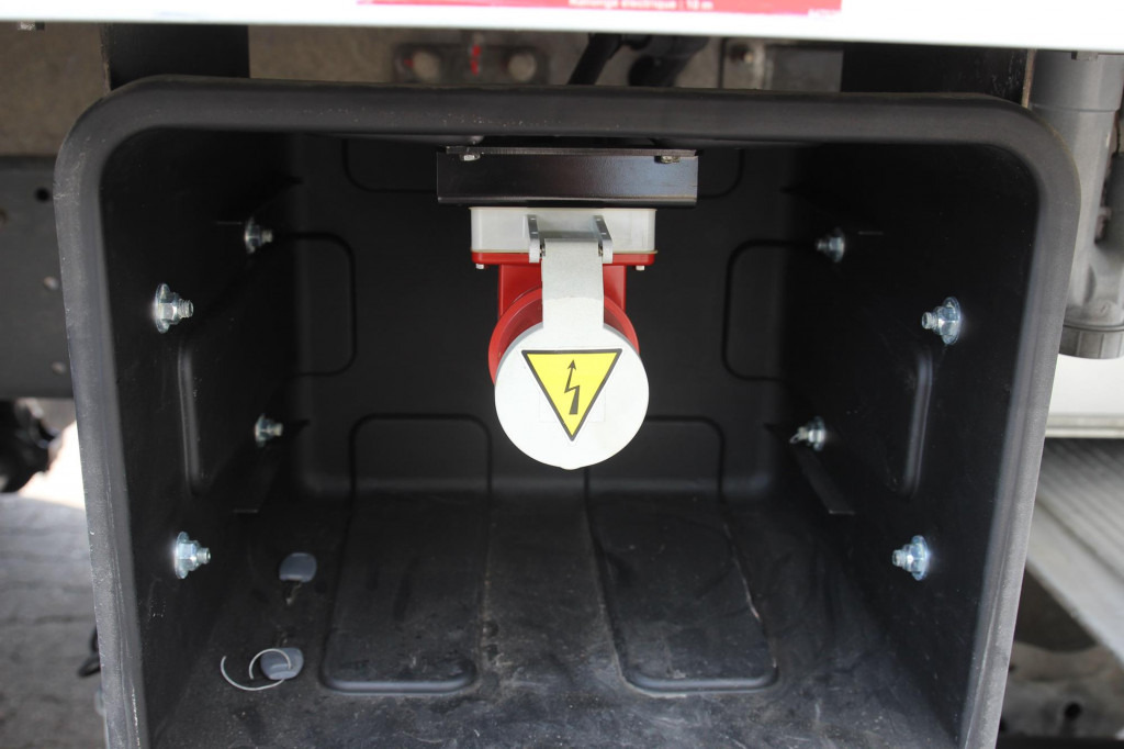 Refrigerator truck Iveco Eurocargo 160E22 CS1150Mt Bi-Temp Strom Tür+LBW: picture 7 Refrigerator truck Iveco Eurocargo 160E22 CS1150Mt Bi-Temp Strom Tür+LBW: picture 7