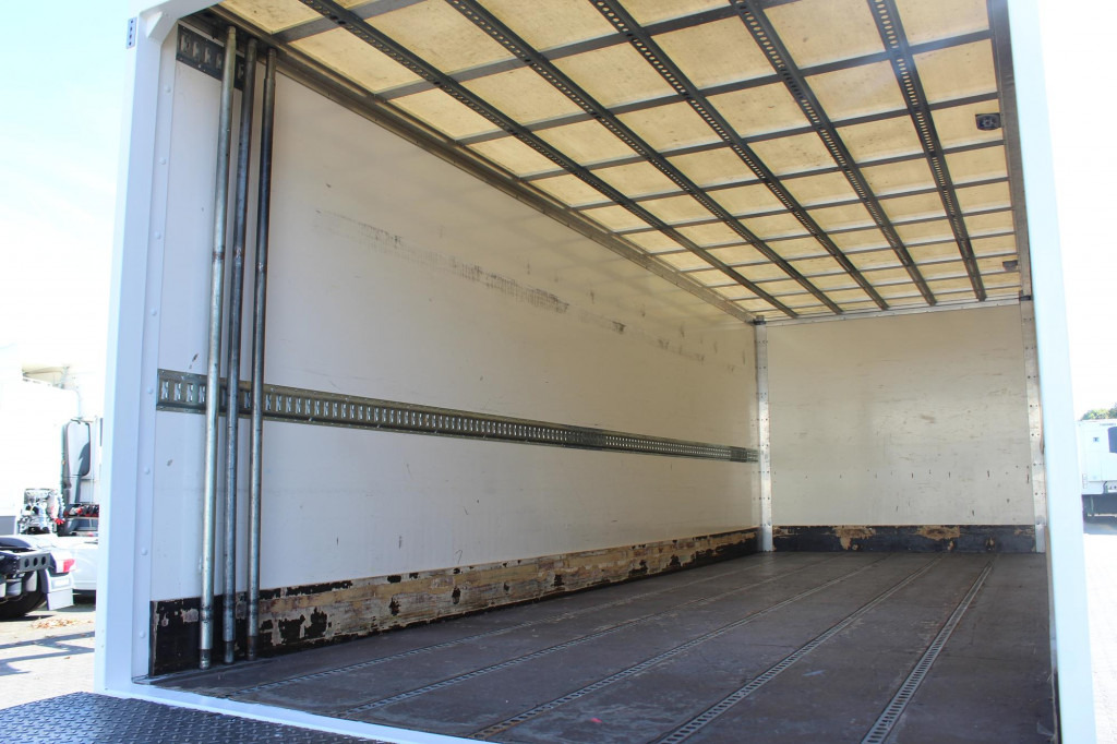 Renault D14 220E6   Laderbordwand   nur 166 Tkm   Klima - Box truck: picture 3 Renault D14 220E6   Laderbordwand   nur 166 Tkm   Klima - Box truck: picture 3