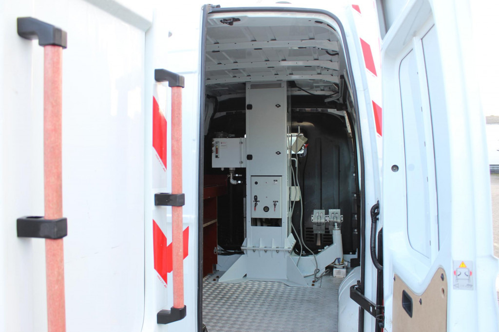 Renault Master Comilev 100TF1 10m Klima nur 167h HU-UVV - Truck mounted aerial platform: picture 4 Renault Master Comilev 100TF1 10m Klima nur 167h HU-UVV - Truck mounted aerial platform: picture 4