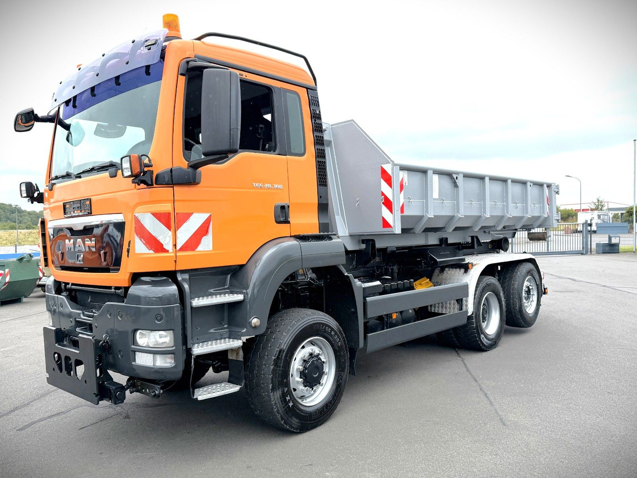 MAN TGS 28.360 6x4-4BL Meiller RK20.55 Winterdienst - Hook lift truck: picture 1 MAN TGS 28.360 6x4-4BL Meiller RK20.55 Winterdienst - Hook lift truck: picture 1