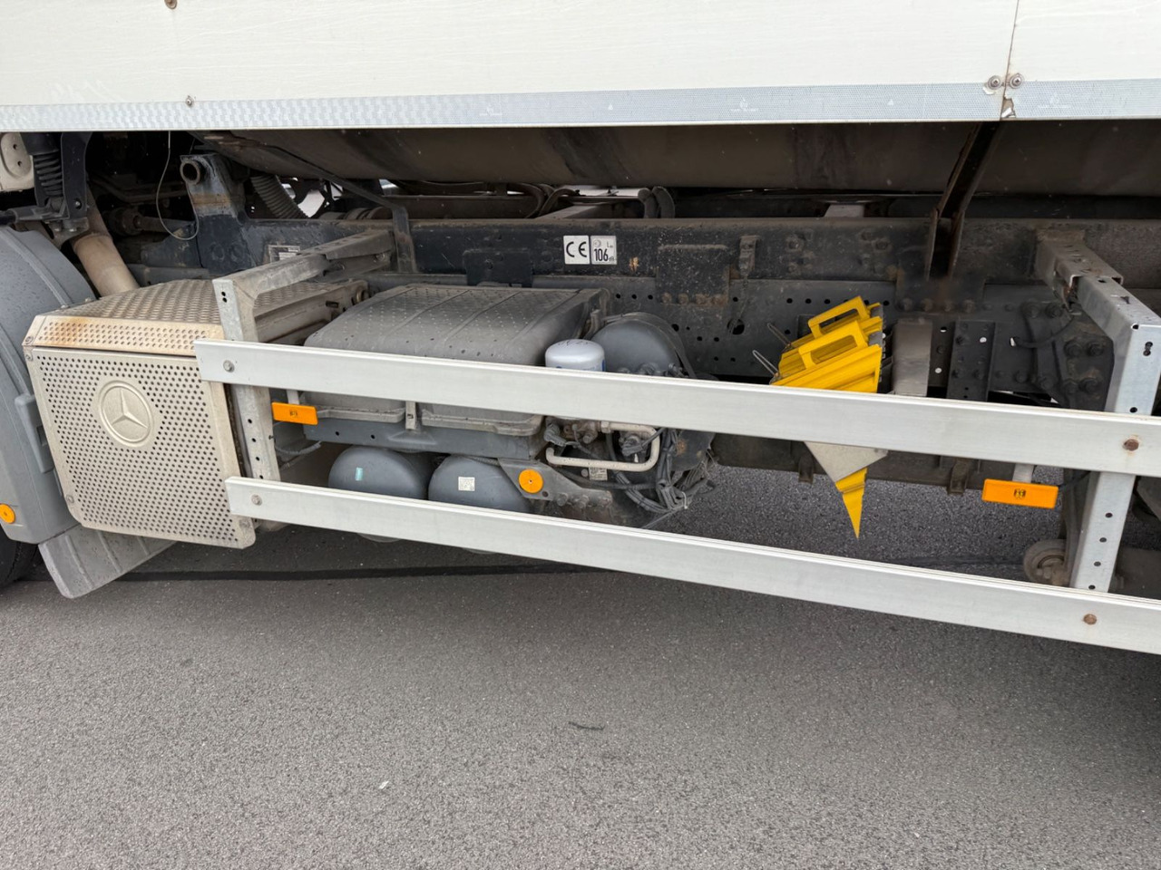 Mercedes-Benz Actros MP3 2532 6x2 Faun Rotorpress 521 - Garbage truck: picture 5 Mercedes-Benz Actros MP3 2532 6x2 Faun Rotorpress 521 - Garbage truck: picture 5