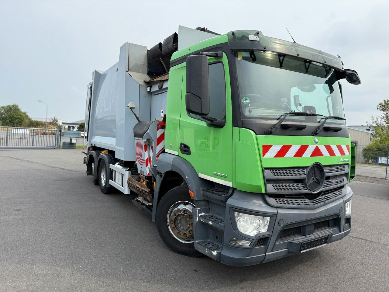 Mercedes-Benz Antos 2533 Seitenlader Zoeller SLF XL - Garbage truck: picture 3 Mercedes-Benz Antos 2533 Seitenlader Zoeller SLF XL - Garbage truck: picture 3
