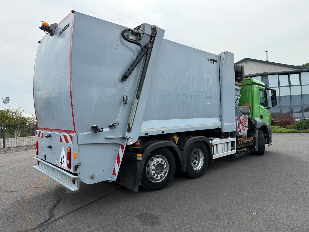 Mercedes-Benz Antos 2533 Seitenlader Zoeller SLF XL - Garbage truck: picture 4 Mercedes-Benz Antos 2533 Seitenlader Zoeller SLF XL - Garbage truck: picture 4