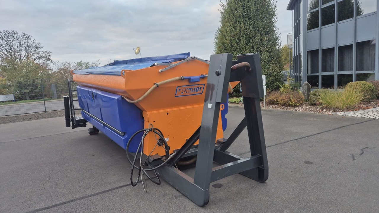 Schmidt stratos S 50 -36 5 cbm. Winterdienst Salz - Hook lift truck: picture 1 Schmidt stratos S 50 -36 5 cbm. Winterdienst Salz - Hook lift truck: picture 1