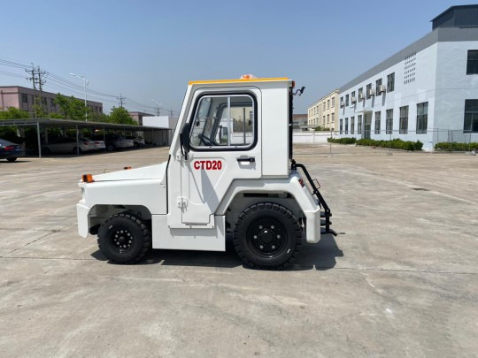 AirBusiness Electric Tractor - Baggage tractor: picture 2 AirBusiness Electric Tractor - Baggage tractor: picture 2