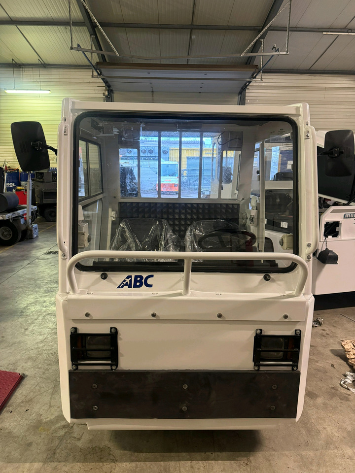 Charlatte 2012 - Baggage tractor: picture 4 Charlatte 2012 - Baggage tractor: picture 4