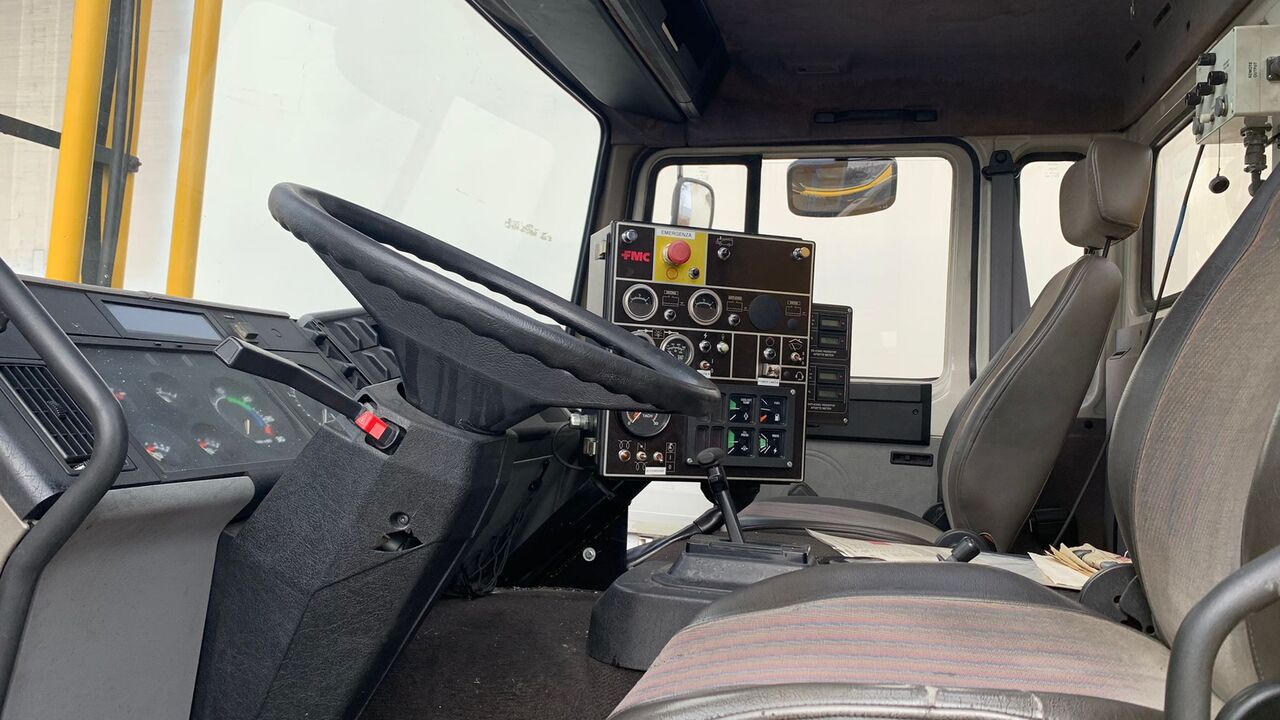 FMC Deicer SMD 2000 - Aircraft deicer: picture 2 FMC Deicer SMD 2000 - Aircraft deicer: picture 2