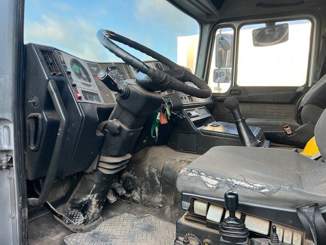 Cab chassis truck MAN 26.364 6x2: picture 6