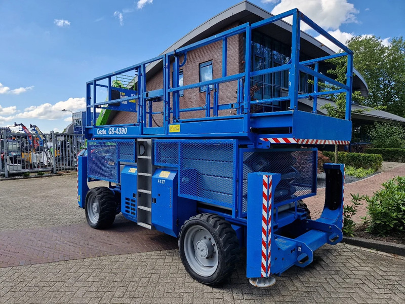 Genie GS-4390 (15,5 mtr werkhoogte) - Scissor lift: picture 5 Genie GS-4390 (15,5 mtr werkhoogte) - Scissor lift: picture 5