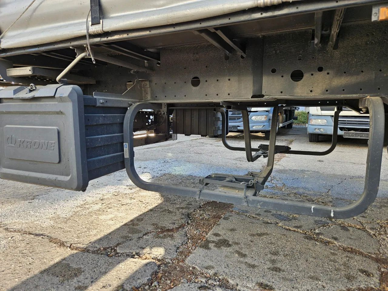 Curtainsider semi-trailer Krone SD XL Code, Lifting Axle A: picture 11