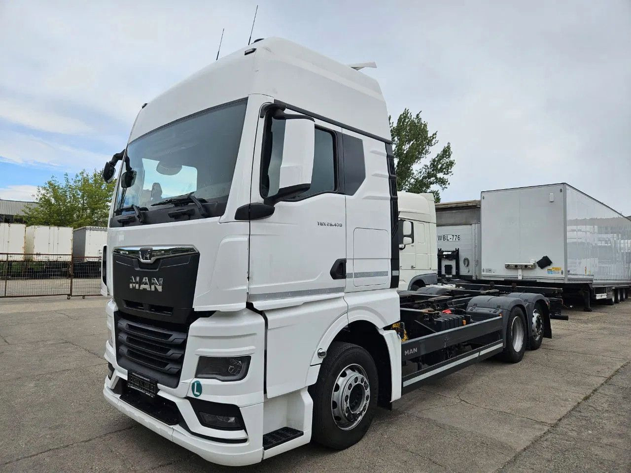 MAN TGX 26.470 XXL BDF 6x2 2 units, NAVI, Lift Axle - Container transporter/ Swap body truck: picture 1 MAN TGX 26.470 XXL BDF 6x2 2 units, NAVI, Lift Axle - Container transporter/ Swap body truck: picture 1
