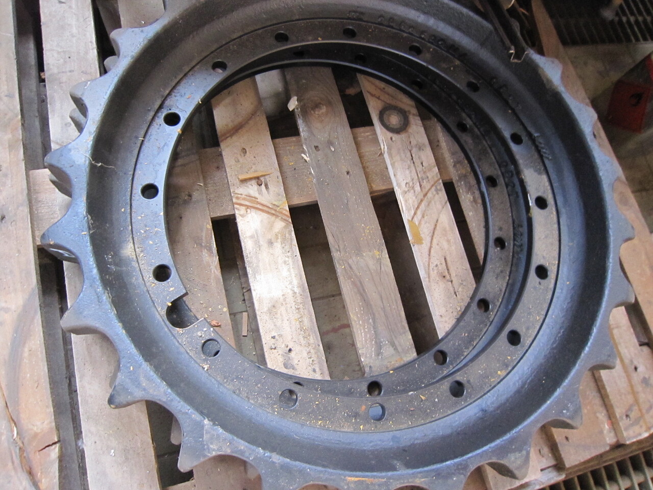 HANOMAG - Undercarriage parts for Bulldozer: picture 2 HANOMAG - Undercarriage parts for Bulldozer: picture 2