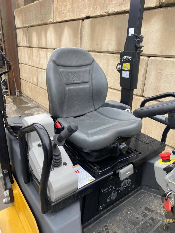 New Road roller CAT CB 2.7: picture 10 New Road roller CAT CB 2.7: picture 10