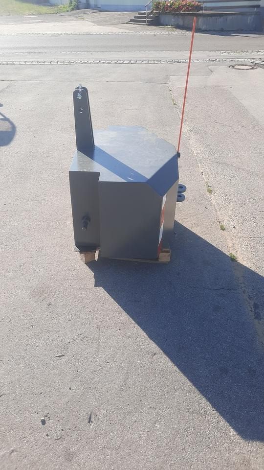 Frontgewicht Ballast Heckgewicht 800kg Traktor Gewicht Fendt - Counterweight: picture 3 Frontgewicht Ballast Heckgewicht 800kg Traktor Gewicht Fendt - Counterweight: picture 3