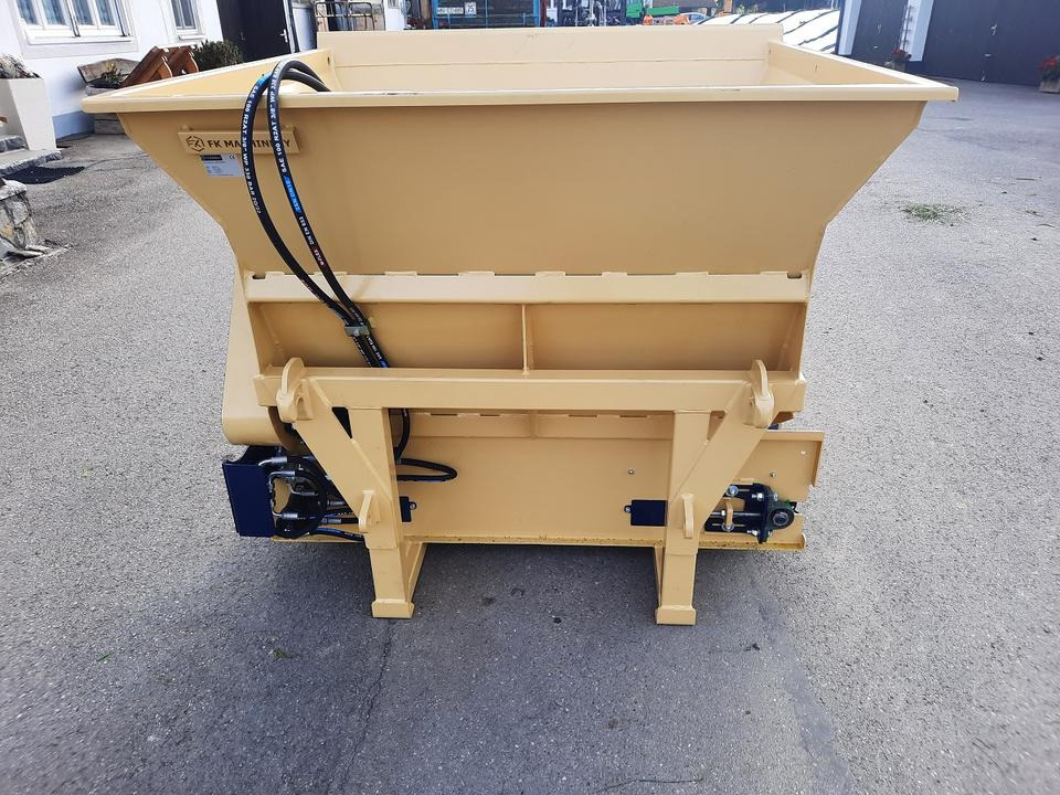 Liegeboxen Einstreugerät Futterverteilgerät Hoflader Radlader Cat - Livestock equipment: picture 1 Liegeboxen Einstreugerät Futterverteilgerät Hoflader Radlader Cat - Livestock equipment: picture 1