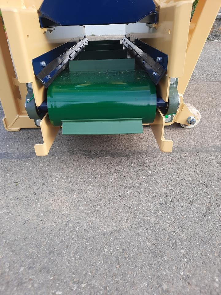 Liegeboxen Einstreugerät Futterverteilgerät Hoflader Radlader Cat - Livestock equipment: picture 5 Liegeboxen Einstreugerät Futterverteilgerät Hoflader Radlader Cat - Livestock equipment: picture 5