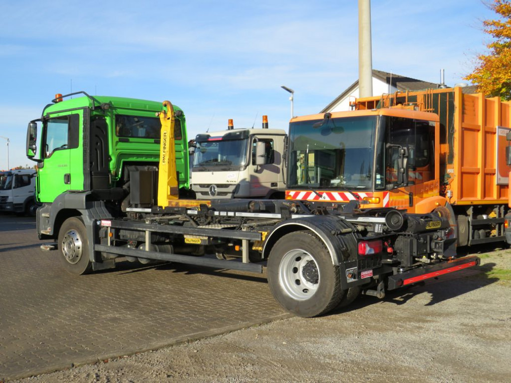 MAN MAN TG-S Abrollkipper 18.320 BL - Hook lift truck: picture 3 MAN MAN TG-S Abrollkipper 18.320 BL - Hook lift truck: picture 3