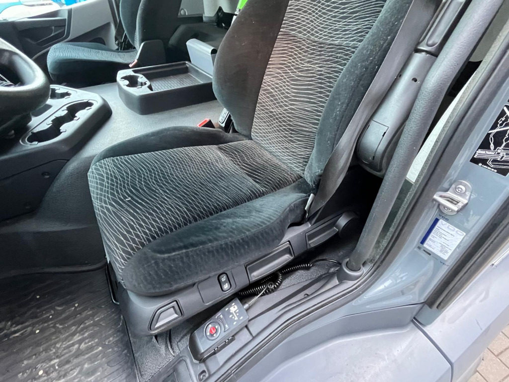 MERCEDES-BENZ Antos 1830 L nR 4x2 Standardkoffer LBW LBW 2to+Funk - Box truck: picture 5 MERCEDES-BENZ Antos 1830 L nR 4x2 Standardkoffer LBW LBW 2to+Funk - Box truck: picture 5