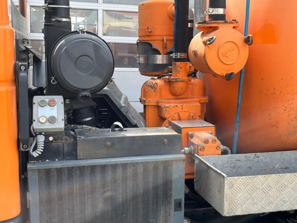 MULTICAR FUMO M30 Saug + Spülwagen - Vacuum truck: picture 2 MULTICAR FUMO M30 Saug + Spülwagen - Vacuum truck: picture 2