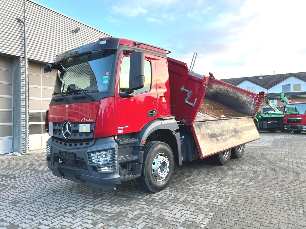 Mercedes-Benz Arocs 3-Achs Kipper 2646 6x4 Bordmatik nur 69TKM - Tipper: picture 1 Mercedes-Benz Arocs 3-Achs Kipper 2646 6x4 Bordmatik nur 69TKM - Tipper: picture 1