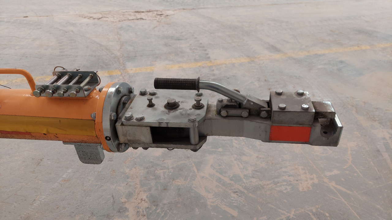 Towbar A220 JMS - Ground support equipment: picture 5 Towbar A220 JMS - Ground support equipment: picture 5