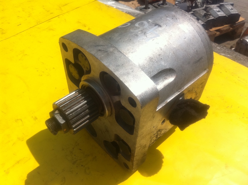 TUROLLA SUNDSTRAND TE/P/4/02522843 - Hydraulic pump for Construction machinery: picture 1 TUROLLA SUNDSTRAND TE/P/4/02522843 - Hydraulic pump for Construction machinery: picture 1