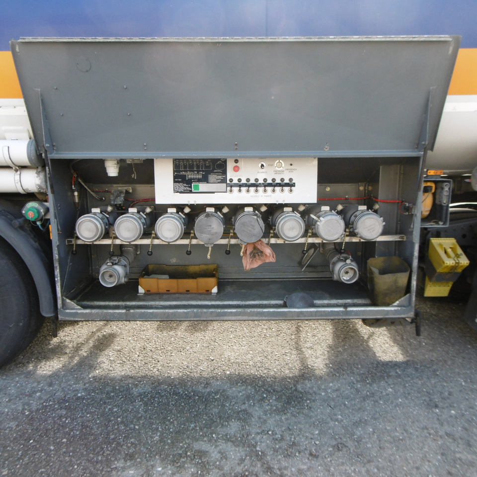 SACIM 8 Compartments - Tank semi-trailer: picture 5 SACIM 8 Compartments - Tank semi-trailer: picture 5