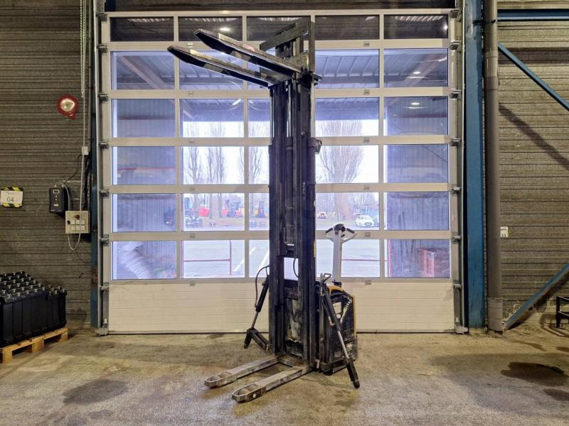 Caterpillar NSP16N - Stacker: picture 3 Caterpillar NSP16N - Stacker: picture 3