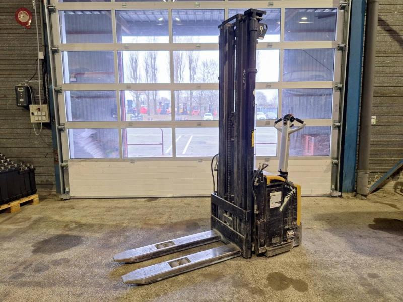 Caterpillar NSP16N - Stacker: picture 5 Caterpillar NSP16N - Stacker: picture 5