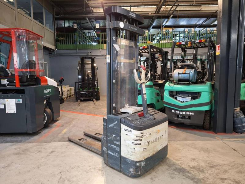 Crown WE2300-16 - Stacker: picture 5 Crown WE2300-16 - Stacker: picture 5