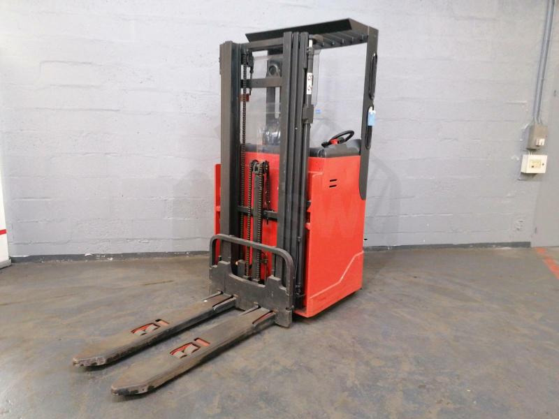 Fenwick L12 - Stacker: picture 5 Fenwick L12 - Stacker: picture 5