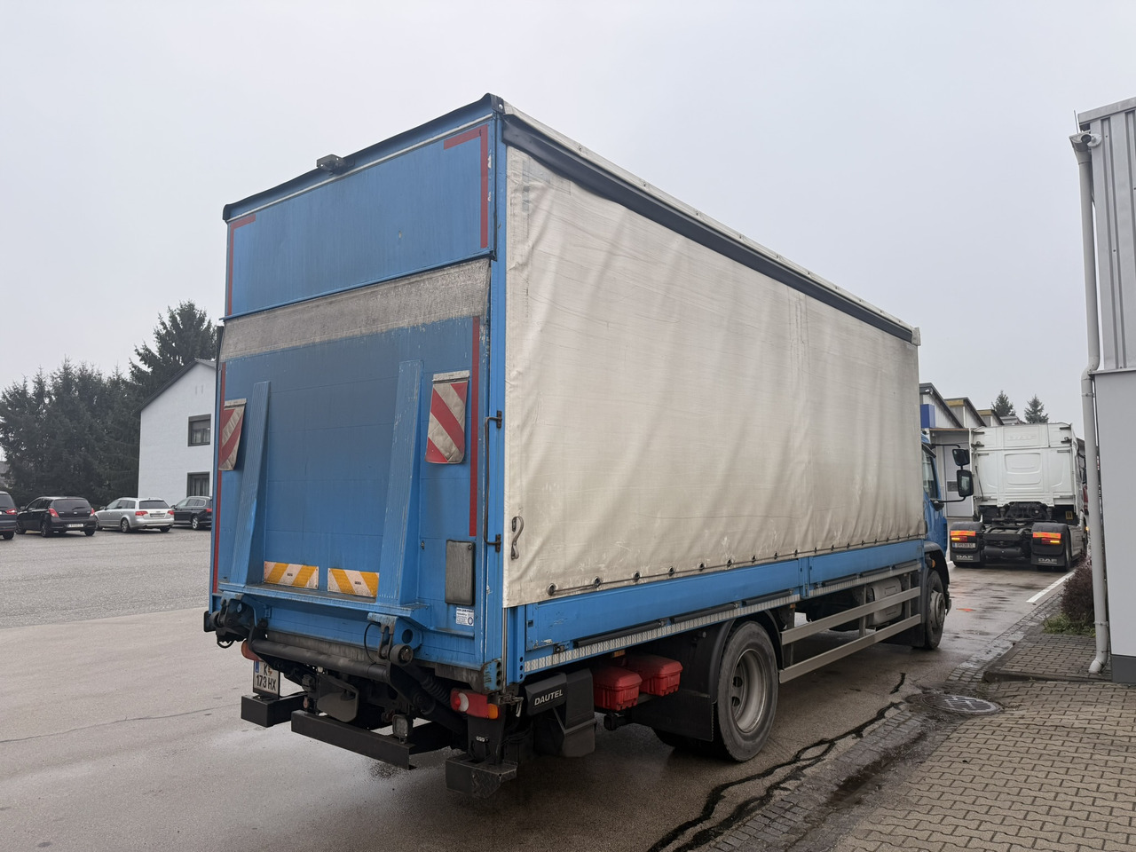 DAF LF 290 Pritschenaufbau Ladebordwand AHK - Curtainsider truck: picture 3 DAF LF 290 Pritschenaufbau Ladebordwand AHK - Curtainsider truck: picture 3