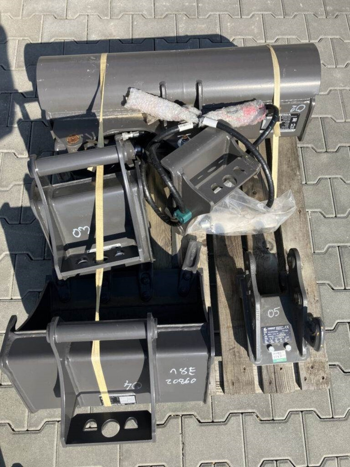 Volvo Löffelset inkl. Schnellwechsler für EC18 - Backhoe loader: picture 2 Volvo Löffelset inkl. Schnellwechsler für EC18 - Backhoe loader: picture 2