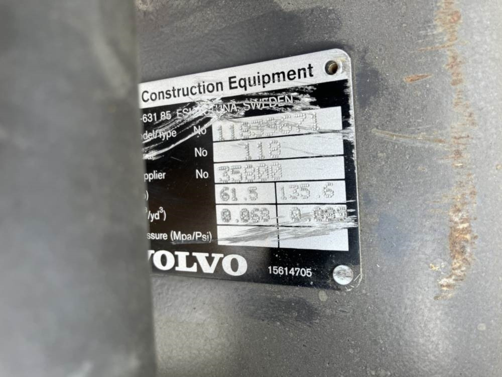 Volvo Tieflöffel mit Zähnen - Festanbau - Backhoe loader: picture 3 Volvo Tieflöffel mit Zähnen - Festanbau - Backhoe loader: picture 3