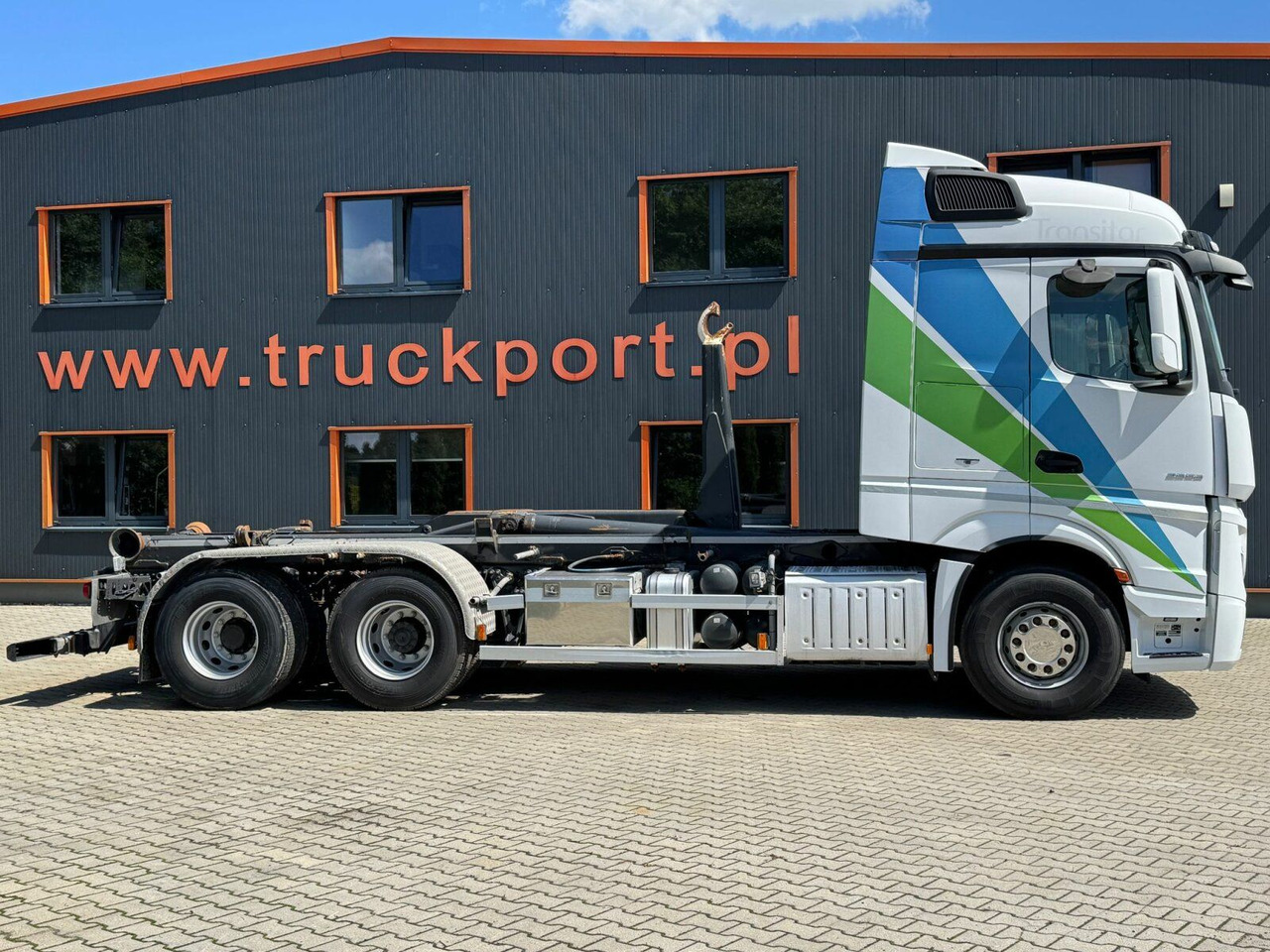 Mercedes-Benz ACTROS 2658 6x2 Abrollkipper MEILLER RK 26.67K - Hook lift truck: picture 4 Mercedes-Benz ACTROS 2658 6x2 Abrollkipper MEILLER RK 26.67K - Hook lift truck: picture 4