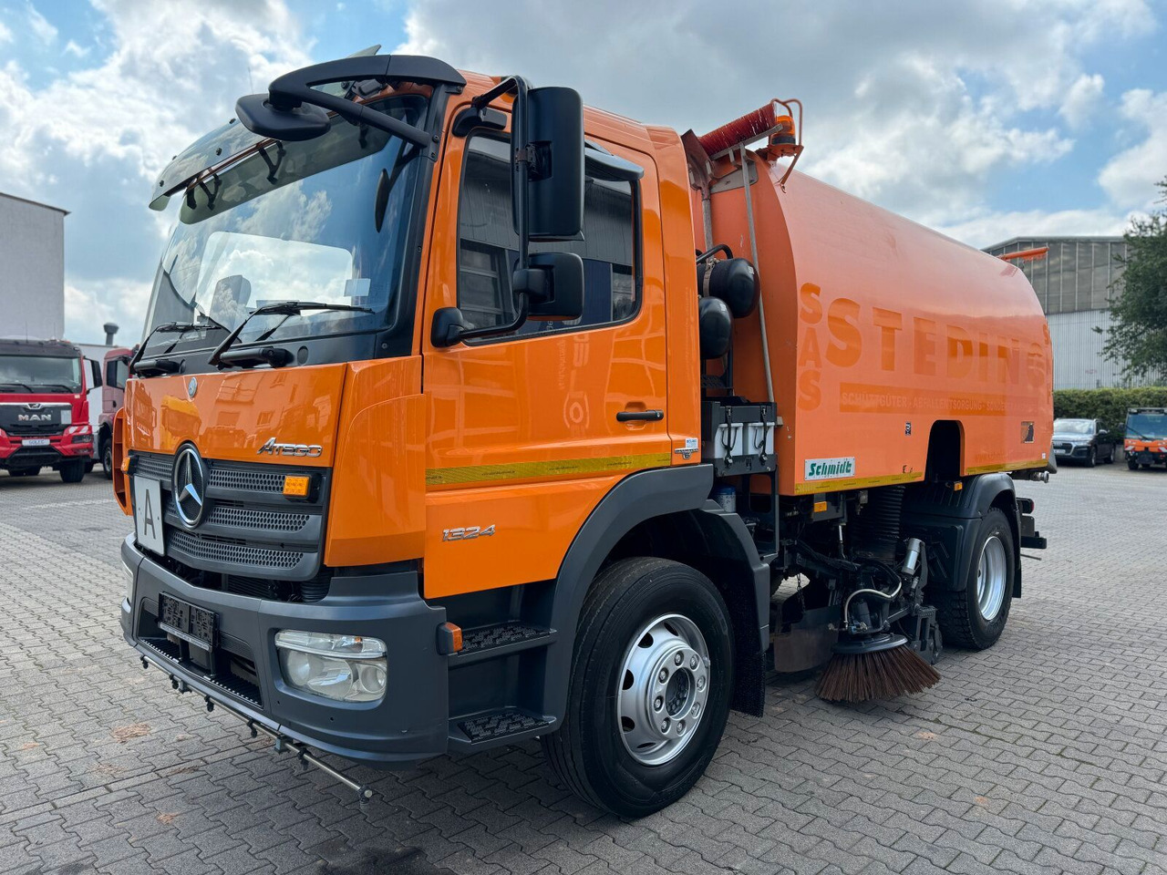 Mercedes-Benz Atego 1324 4x2 Kehrmaschine Schmidt SKF S7B 7 m³ - Road sweeper: picture 2 Mercedes-Benz Atego 1324 4x2 Kehrmaschine Schmidt SKF S7B 7 m³ - Road sweeper: picture 2