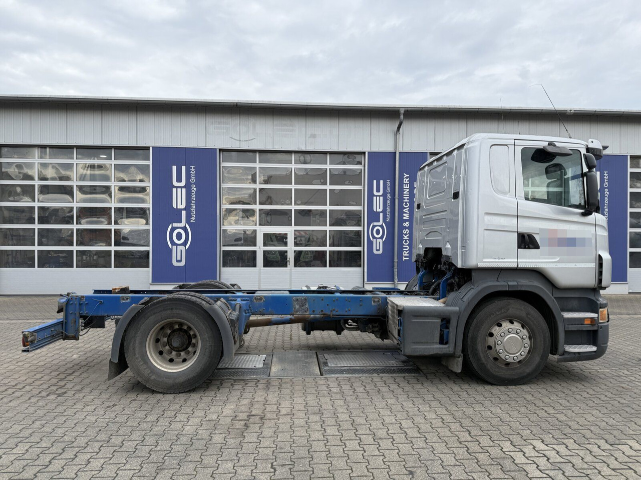 Scania R 420 Tankwagen ADR Fahrgestell Retarder Volluft - Cab chassis truck: picture 2 Scania R 420 Tankwagen ADR Fahrgestell Retarder Volluft - Cab chassis truck: picture 2