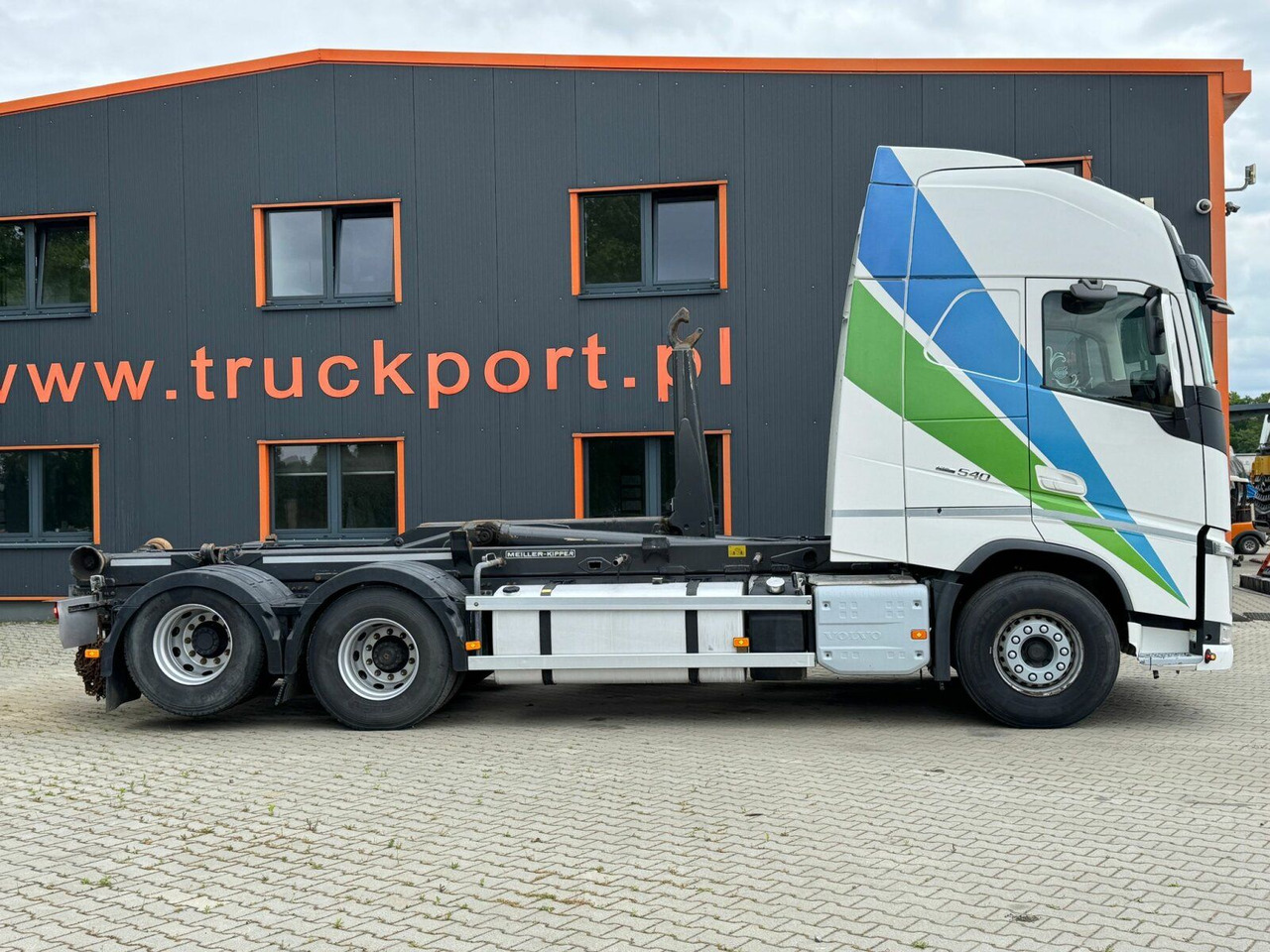 Volvo FH 540 6x2 Abrollkipper MEILLER RK 26.67 - Hook lift truck: picture 4 Volvo FH 540 6x2 Abrollkipper MEILLER RK 26.67 - Hook lift truck: picture 4