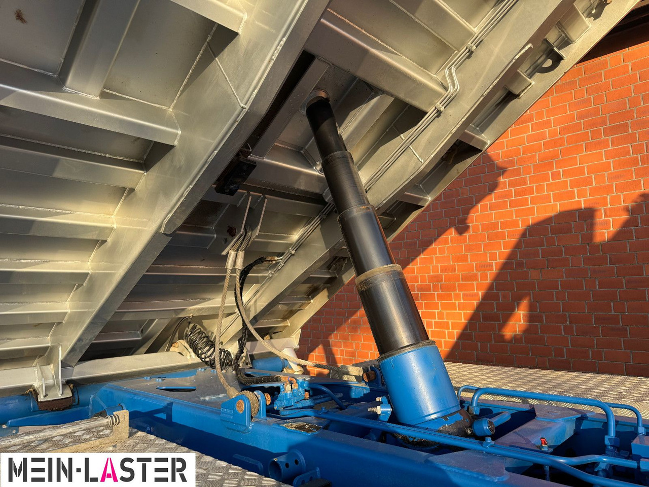 Tipper, Crane truck MAN Aufbau Meiller Bordmatik + HMF 1330 K4 15m Funk: picture 8