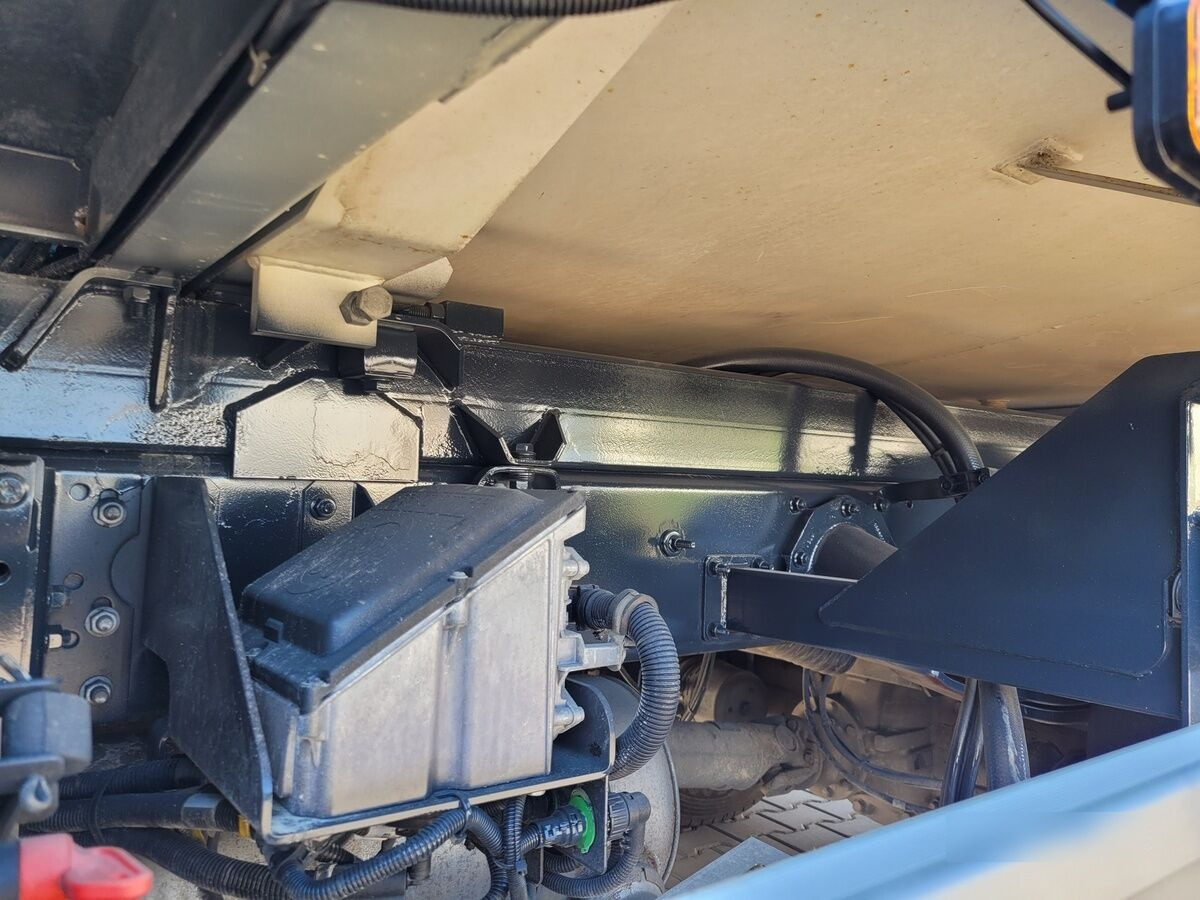 Utility/ Special vehicle Renault Midlum WATER STREET CLEANER Sprinkler: picture 12 Utility/ Special vehicle Renault Midlum WATER STREET CLEANER Sprinkler: picture 12